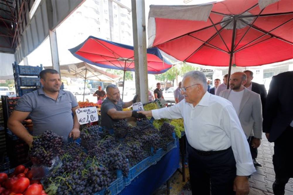 Başkan B&uuml;y&uuml;kkılı&ccedil;, H&uuml;rriyet Pazar Yeri'ni ziyaret etti