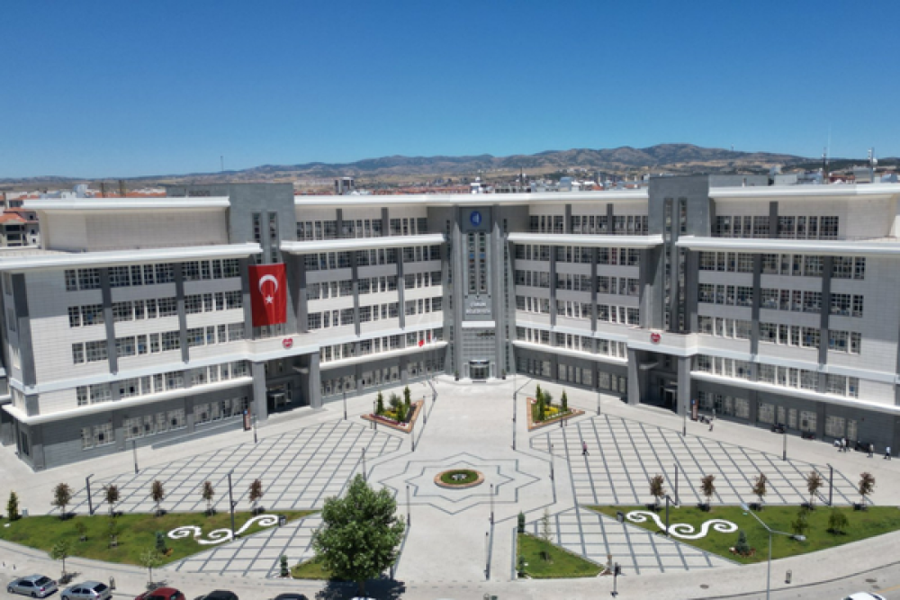 &Ccedil;orum Belediyesi&rsquo;nden &uuml;niversiteye başlayacak ihtiya&ccedil; sahibi &ouml;ğrencilere 15 bin TL destek