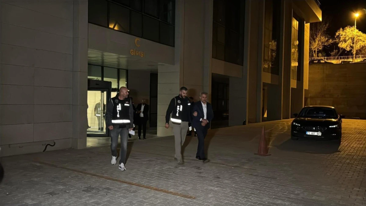 YAHŞİHAN BELEDİYESİNDE DEV YOLSUZLUK OPERASYONU: 9 İSİM G&Ouml;ZALTINDA, 2 BİN 31 TAŞINMAZA TEDBİR